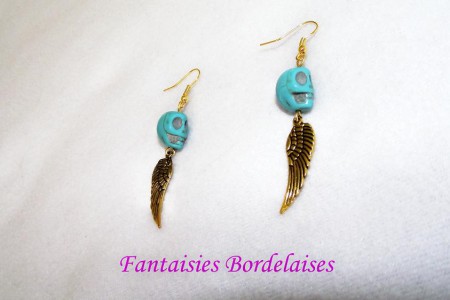 Boucles d'oreilles têtes de mort en pierre turquoise 