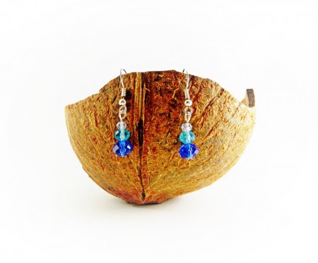 Boucles d'oreilles avec perles à facettes en verre bleu et transparent