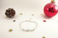/album/special-noel/bracelet-femme-chaine-fine-argentee-perles-blanches-nacrees-verre-fermoir-mousqueton-bijou-artisanal-1-jpg/